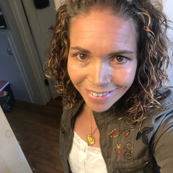 Meet your Posher, Danielle - Picture 5 of 6